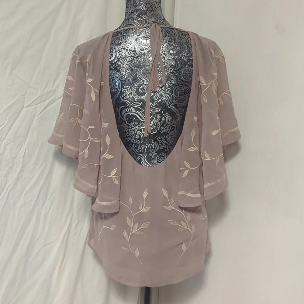 ✨5/$25✨ NWT BKE Boutique embroidered chiffon blouse - Picture 4 of 10